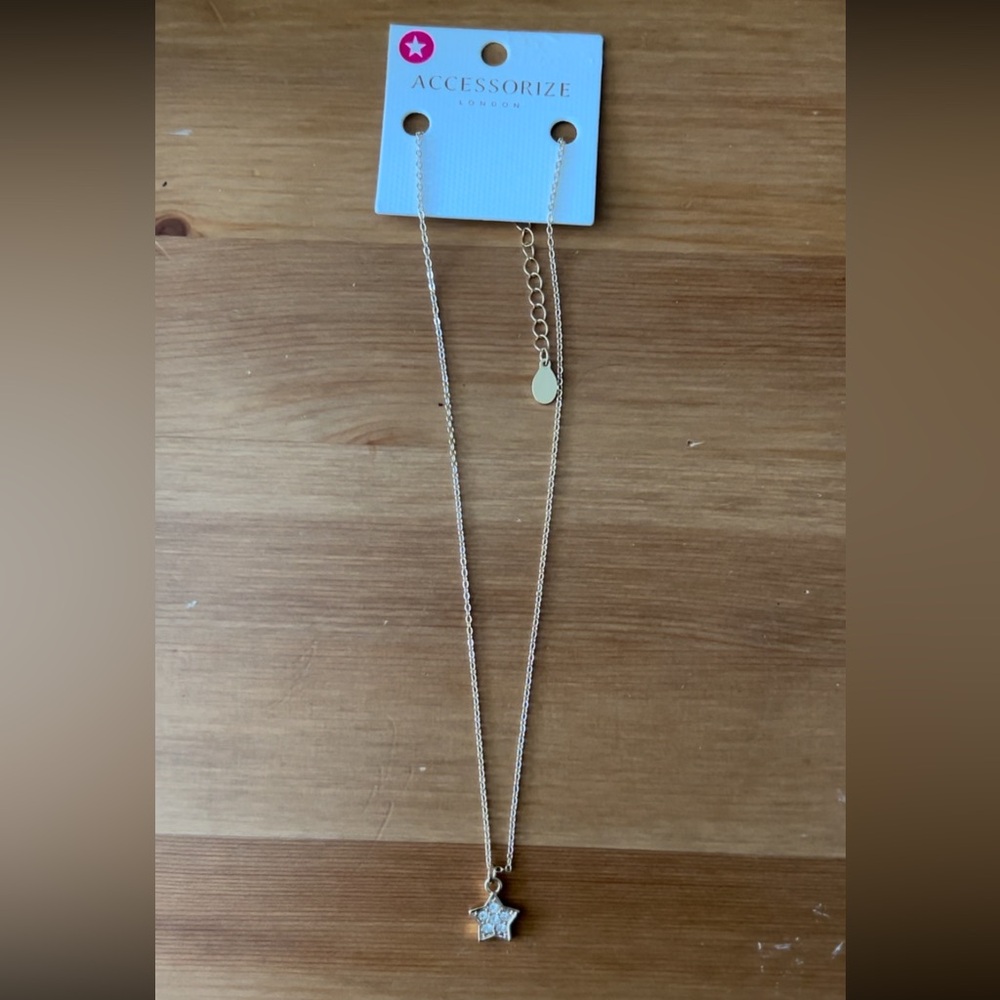 Star necklace with rhinestones in gold finish